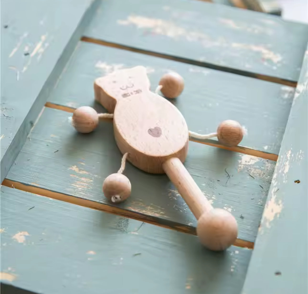 Caja de juguetes de madera natural para bebés – Sonajeros y juguetes de estimulación temprana