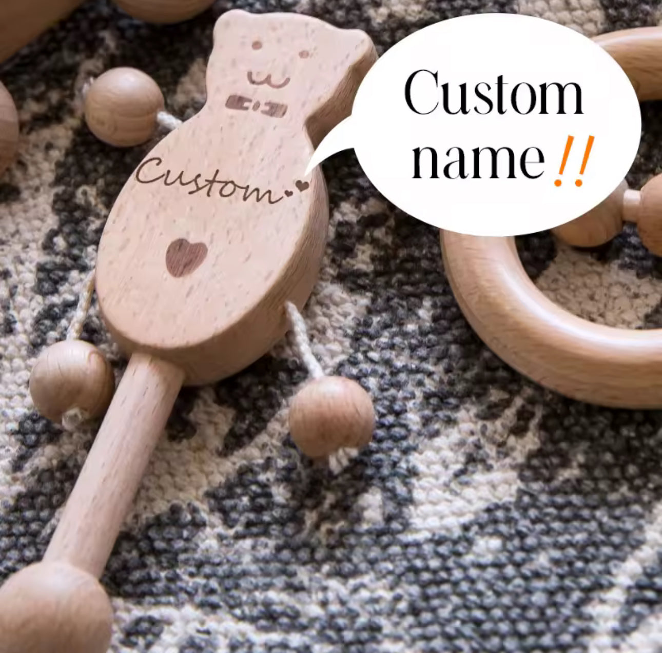 Hochet bébé en bois personnalisé – Cadeau de naissance unique