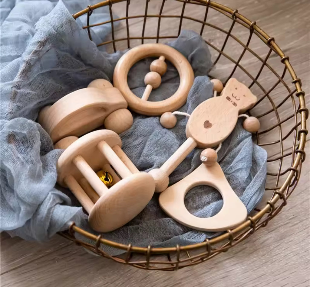 Caja de juguetes de madera natural para bebés – Sonajeros y juguetes de estimulación temprana