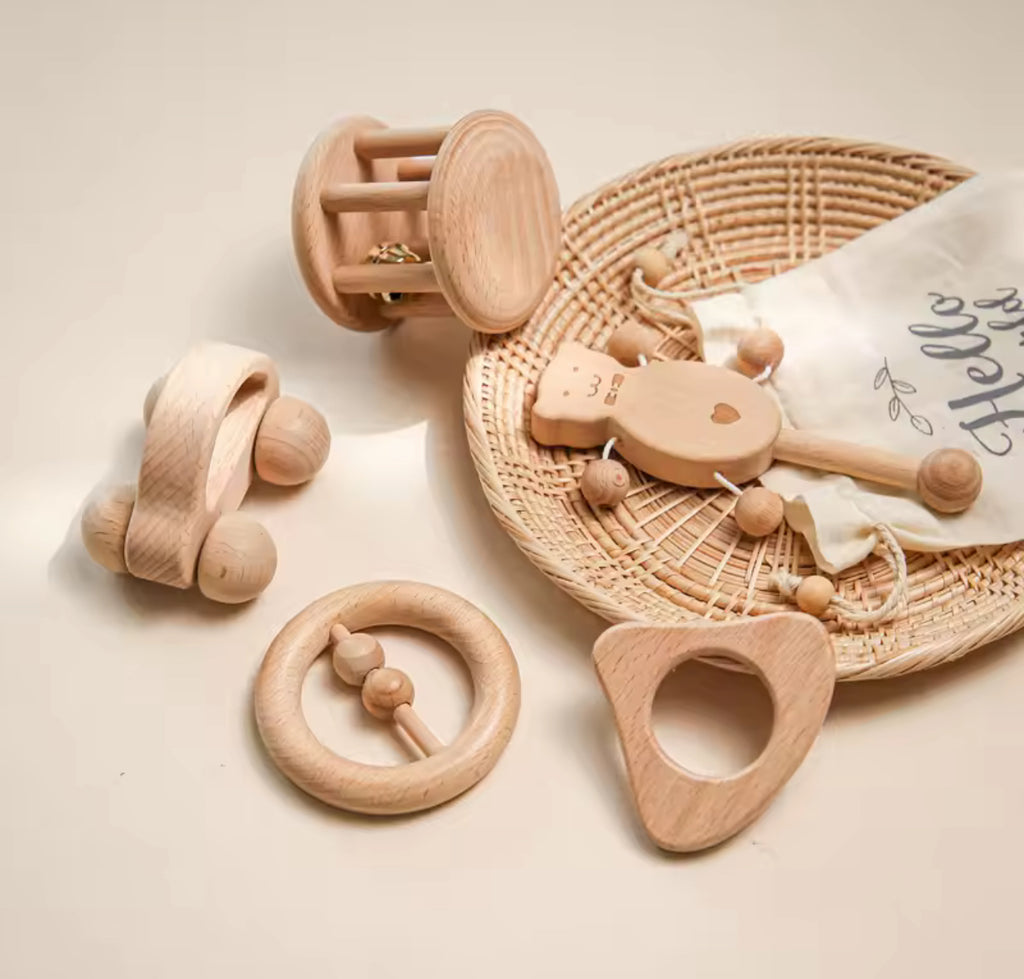 Caja de juguetes de madera natural para bebés – Sonajeros y juguetes de estimulación temprana