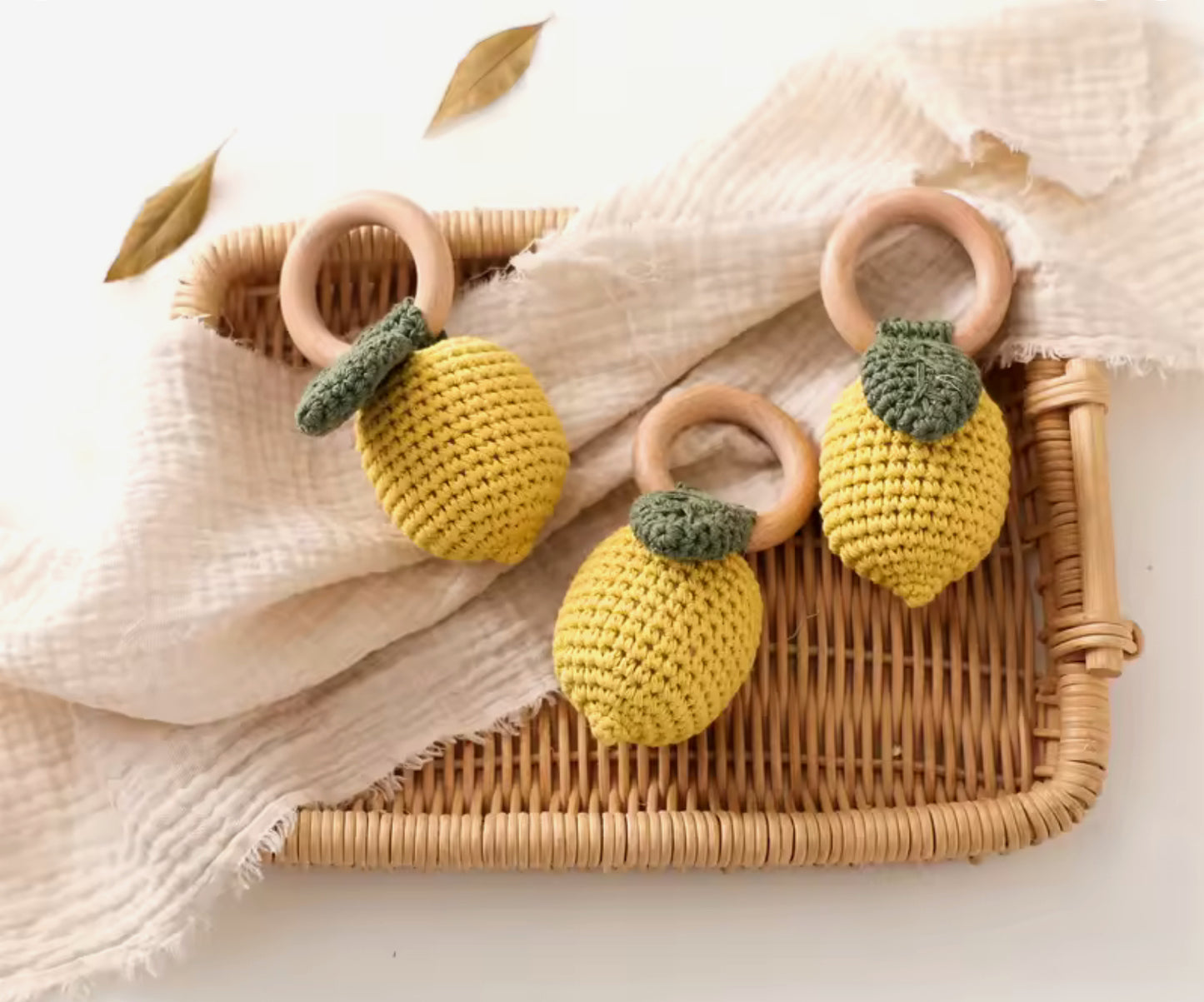 Hochet en maille citron