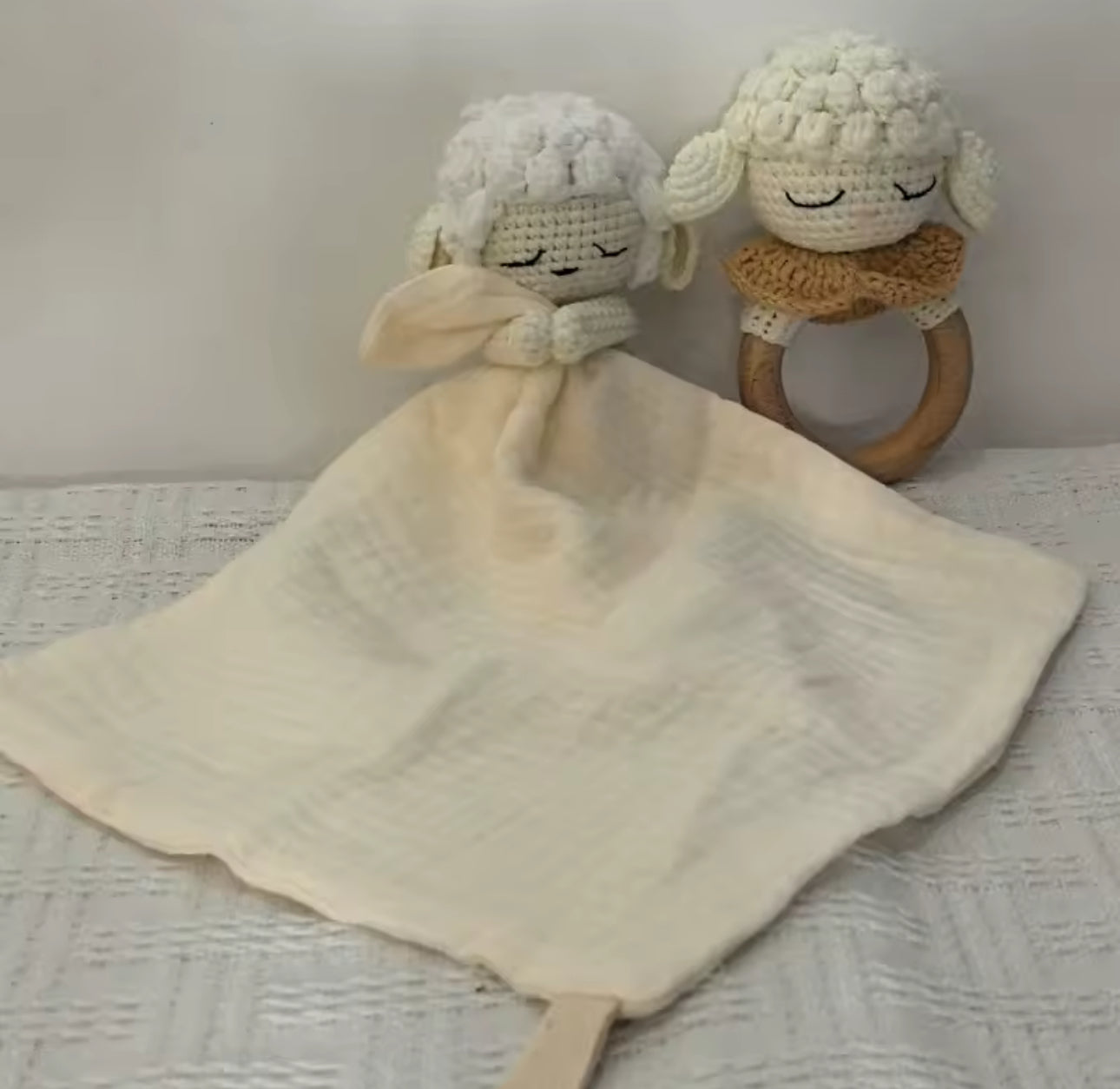 Doudou Animal + Hochet OFFERT 🎁