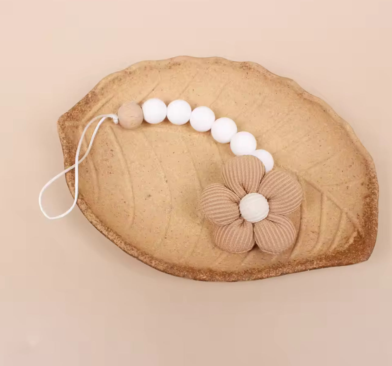 Attache tétine fleur - Accessoire élégant et pratique