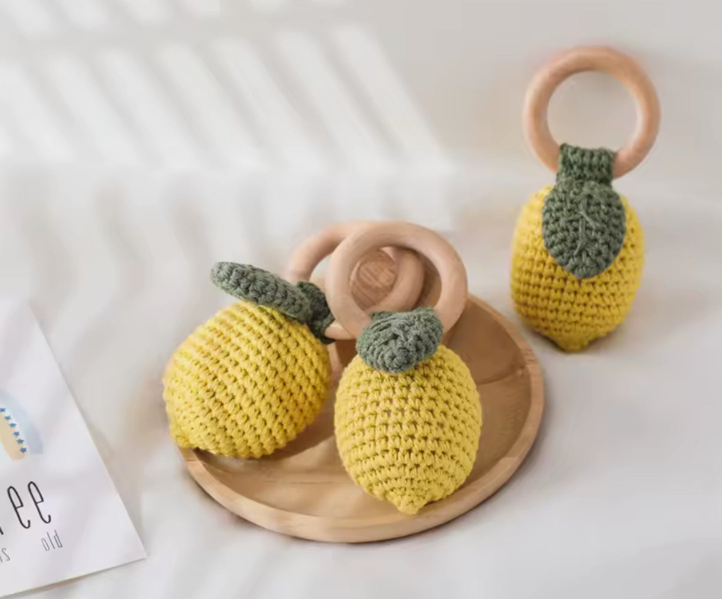 Hochet en maille citron