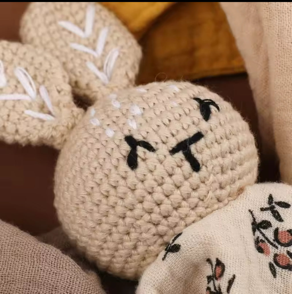 Doudou conejito - compañero de consuelo desde el nacimiento